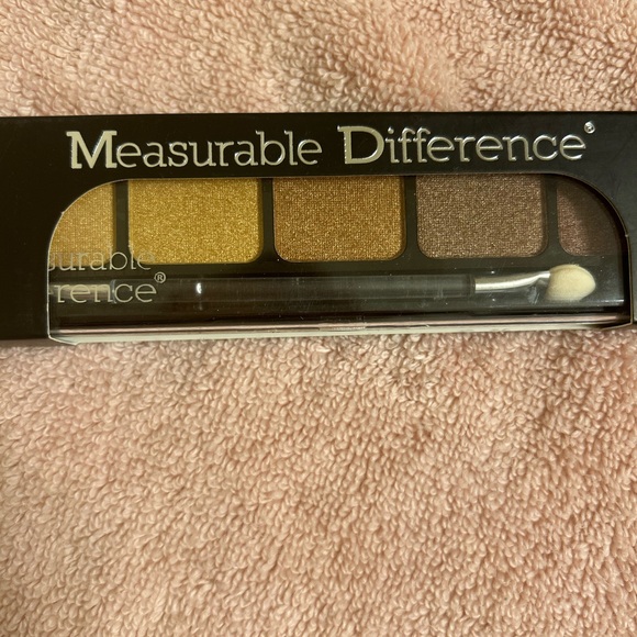 ๐ Measurable Difference Natural Nude Eyeshadow Palette ๐จ ๐ - Picture 2 of 5